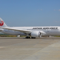 Japan_Airlines_Boeing_787-846_Dreamliner_Kustov
